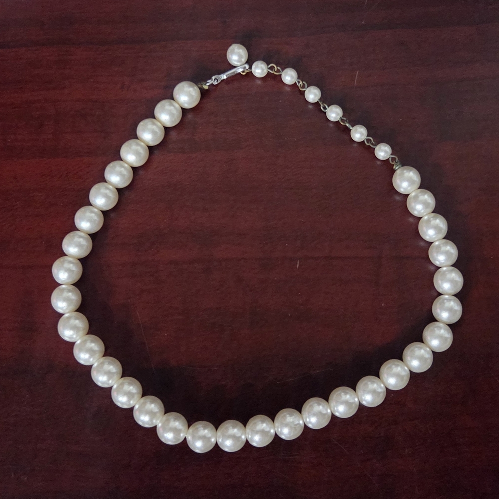 Elegant White Pearl Necklace